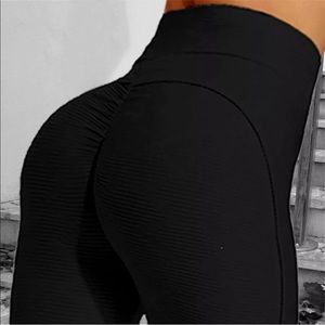 Black Booty Scrunch Leggings